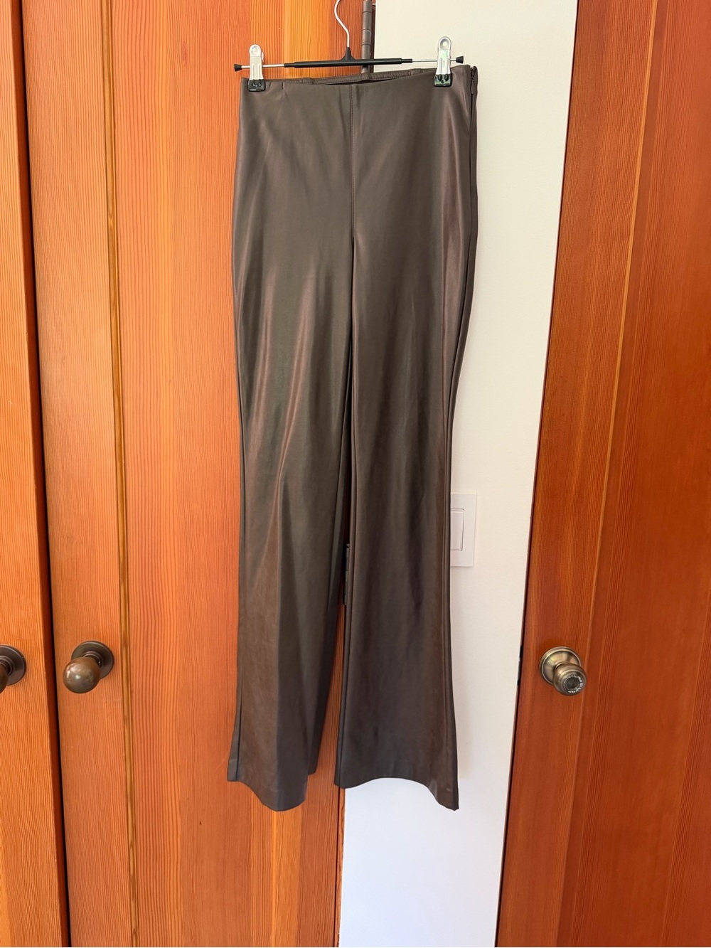 Aritzia Wilfred Women's Brown Nylon Pants - Classic Everyday Style